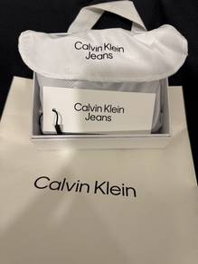Calvin Klein Jeans Men Wallet to let go