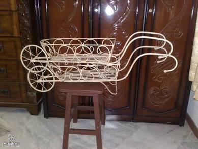 Antique wheelbarrow flower pot stand pasu antik
