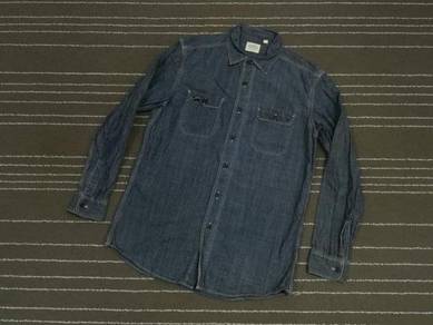 Uniqlo CHAMBREY DENIM BUTTON UP SHIRT SAIZ M