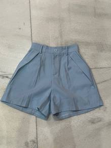 blue short pants