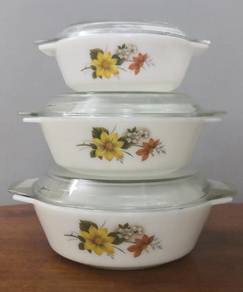 Pyrex Autumn Glory casserole bowl 3