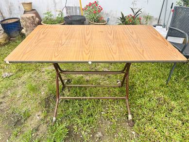 Large folding table（121 x 75 cm）