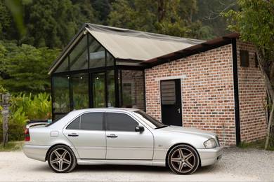 Mercedes Benz 230 in Puchong, SGR