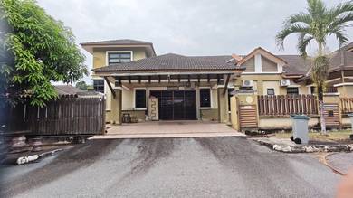 Semi-Detached House For Sale in Sikamat,NSN