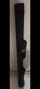 Boleh simpan 2 Cue . Untuk cue 2 piece 