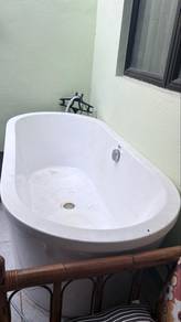 Bath tub