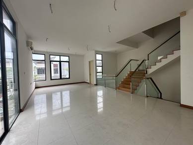 Semi-Detached House For Sale in Seri Kembangan,SGR