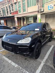 Porsche Cayenne in Batu Berendam, MLK
