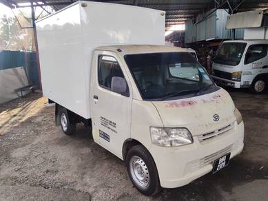Daihatsu gran max bov van
