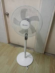 saya mau jual kipas cantik and bagus 