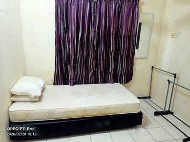 Room in Ganggarak / Merinding, LBN