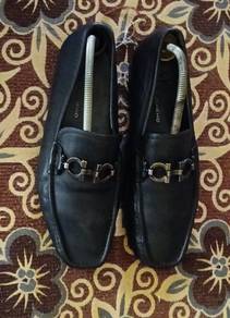 Kasut hitam 6.5uk. 