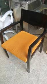 Black Yellow Frame Cushion Chair wt Handle TR529