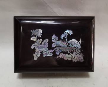 Vintage Asian lacquer ware trinket jewelry box aba