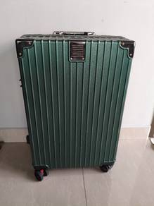 28"Green Anti-thef aluminium Frame Suitcase.
