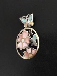 Mother of Pearl butterfly & flower Silver pendant