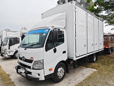 2020 Hino XZU720 17ft Box with 1.5t tailift 7500KG