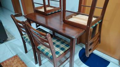Meja Makan 4 kerusi untuk di jual 