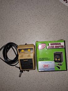 universal AC / DC Adaptor