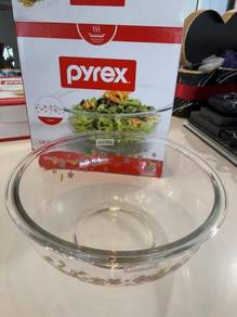 Brand New in Box Pyrex mixing bowl
