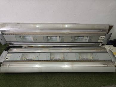  Metal Halide + T5 Hybrid Aquarium Light.