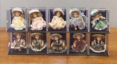 Patung Artesania Latina mini porcelain doll 10