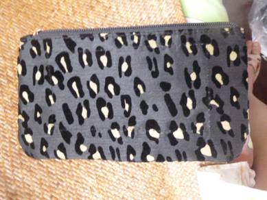 手拿小袋 hand hold small bag