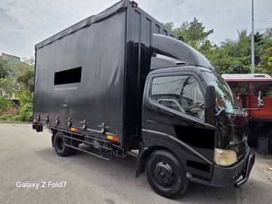 Lori 3 tan Hino TAIL LIFT CURTAIN SIDER BOX 5000kg