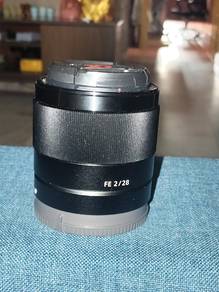 F2 28mm lens (LIKE NEW) 