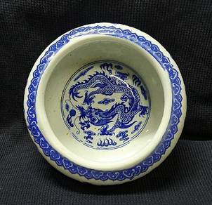 Vintage style blue and white porcelain bowl dragon