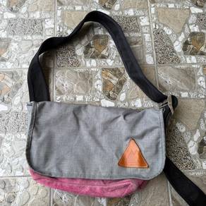 ANONYM CRAFTSMAN DESIGN Messenger Bag