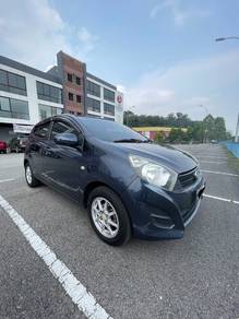 Perodua Axia G in Kajang, SGR