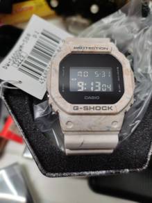 G-shock (DW-5600WM-5DR)