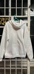 hoodie putih lengan panjang