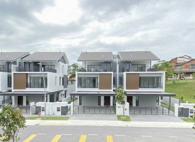 Semi-Detached House For Sale in Bukit Jelutong,SGR