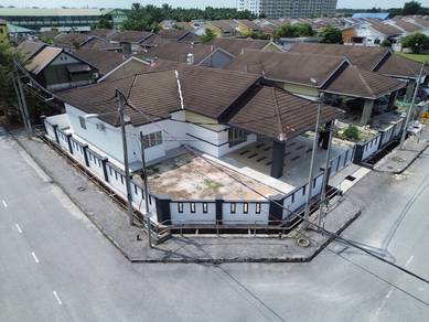 Bungalow House For Sale in Sitiawan,PRK