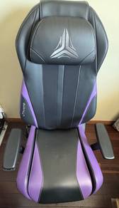 Used Osim UThrone Gaming Massage Chair