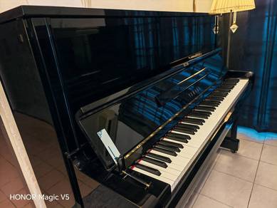 YAMAHA U1A Upright Piano LIKE NEW