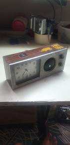 Jam Alarm Lama (rosak)