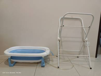 Baby bath tub with stand