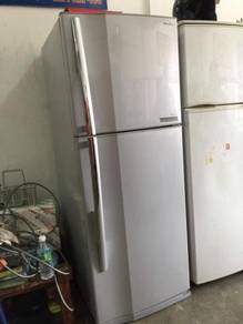 Toshiba Fridge 2 doors Peti Sejuk Ais Refrigerator