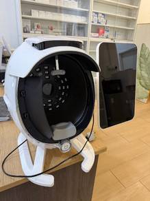 Bitmoji AI skin analysis machine