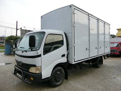 Hino WU410 Aluminium Box 17ft 4,009cc Diesel Hijau