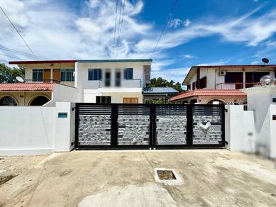 Semi-Detached House For Sale in Miri,SWK
