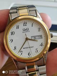 Original Q and Q gent watch japan
