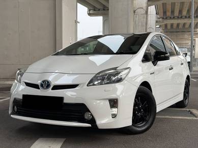 2013 Toyota Prius LUXURY (HYBRID)