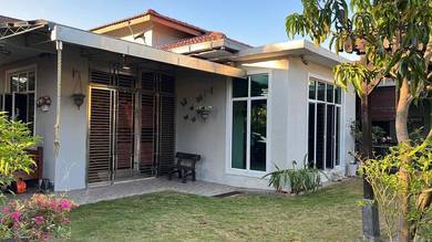 Bungalow House For Sale in Durian Tunggal,MLK