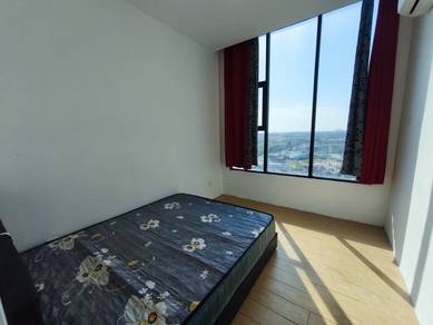 Condominium For Rent in Manhattan Suites @ ITCC
