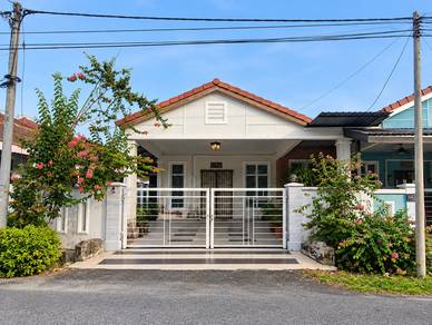 Semi-Detached House For Sale in Durian Tunggal,MLK