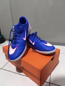 kasut futsal nike